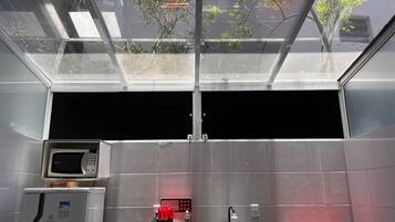 Apartamento júnior | Cozinha privada | Geladeira grande, micro-ondas, liquidificador