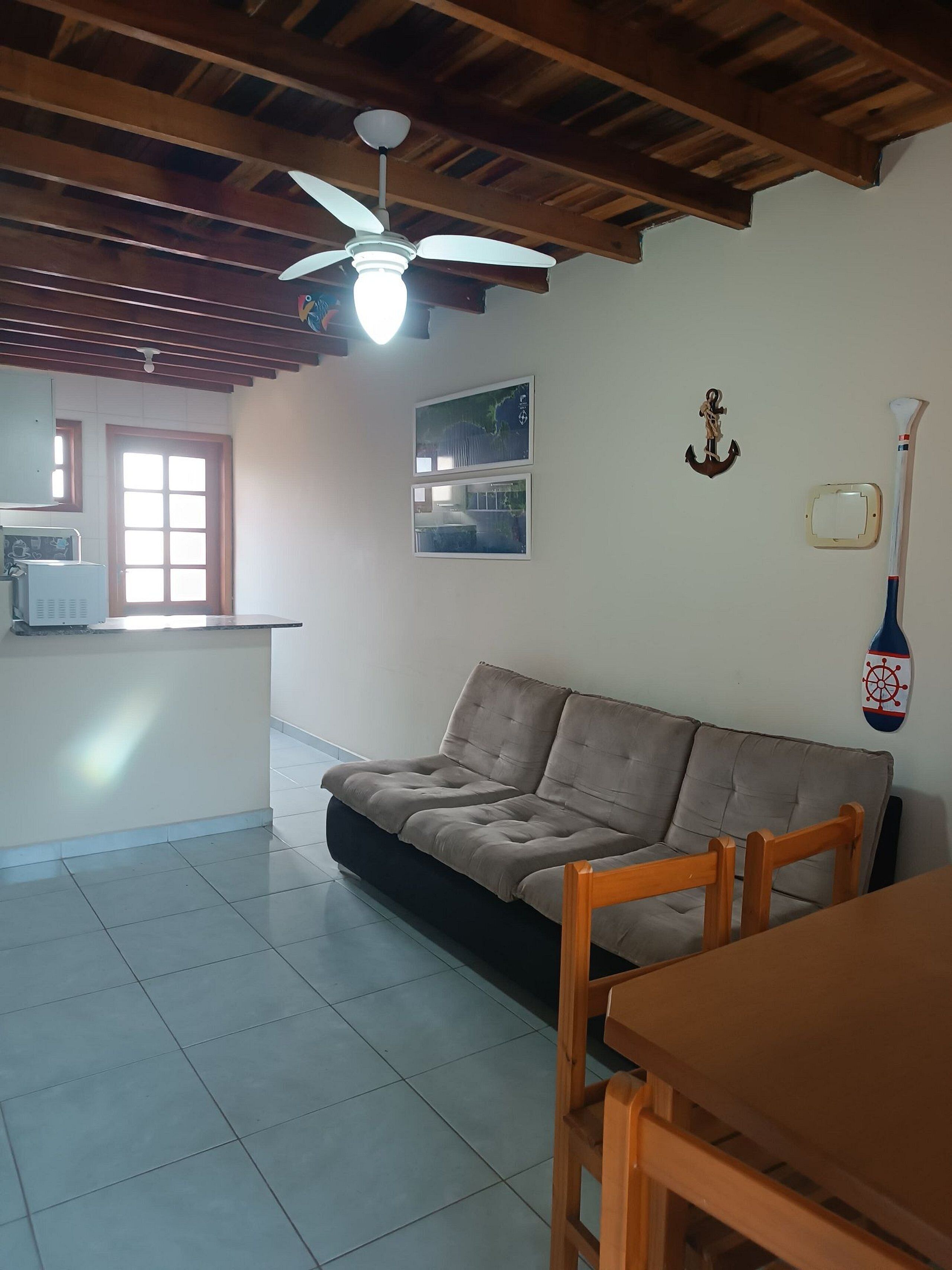 Apartamento clássico | Área de estar | TV de tela plana, DVD player