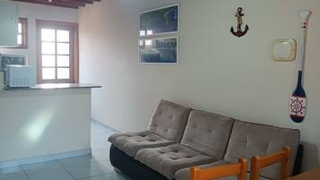 Apartamento clássico | Área de estar | TV de tela plana, DVD player