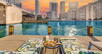 Spectacular Studio: Balcony View, Pool, Gym