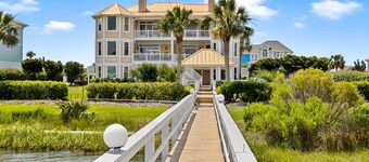 Copper Top #146 Huge Soundfront Home w/ Private Dock, Hot Tub, Community Pool