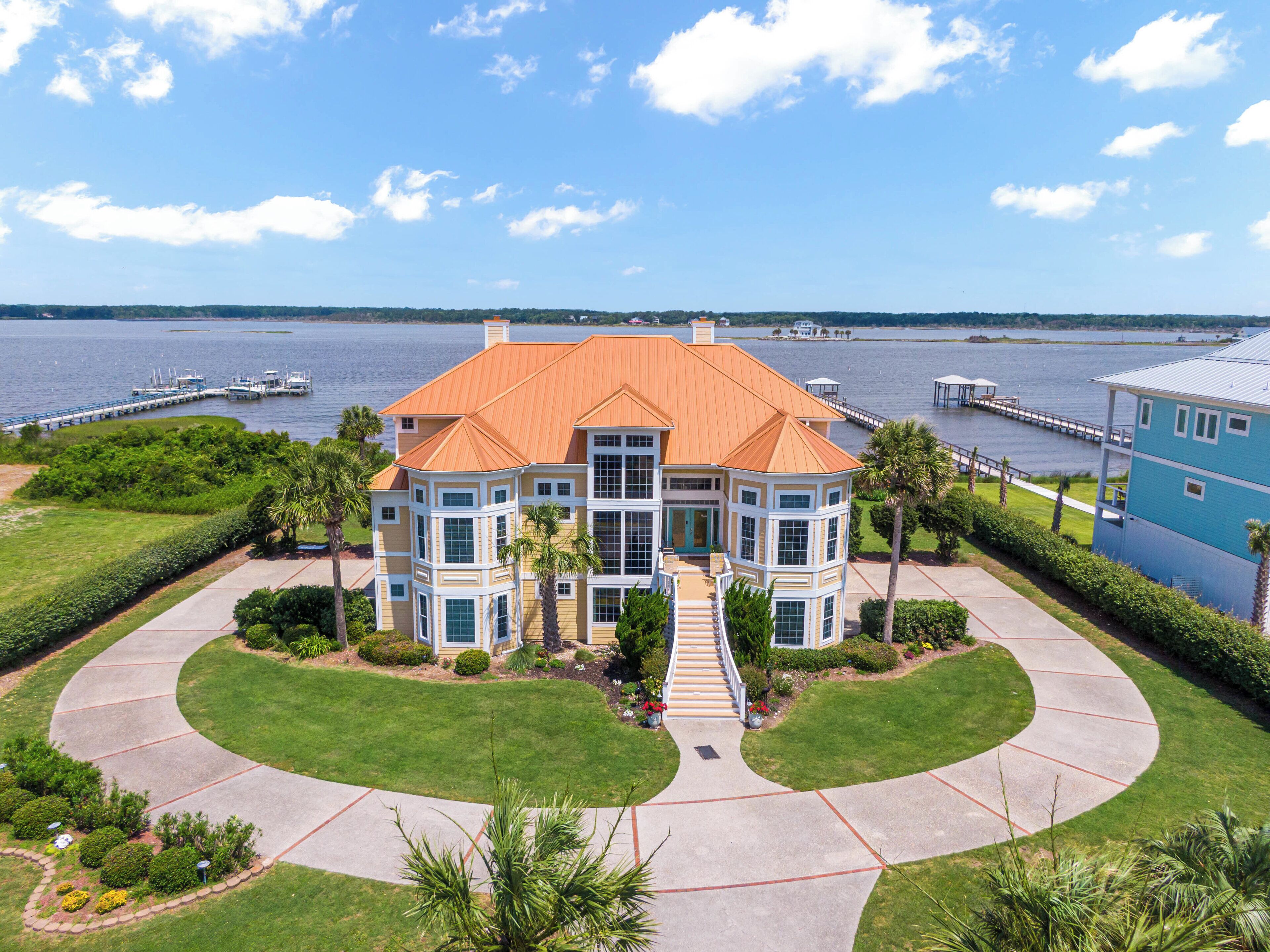 Copper Top #146 Huge Soundfront Home w/ Private Dock, Hot Tub, Community Pool