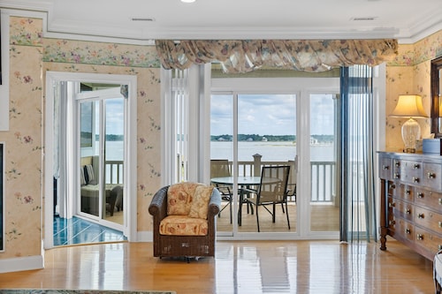 Copper Top #146 Huge Soundfront Home w/ Private Dock, Hot Tub, Community Pool