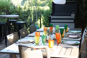 تناول الطعام بالخارج