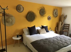 4 chambres, fer et planche à repasser, lit parapluie, Wi-Fi gratuit