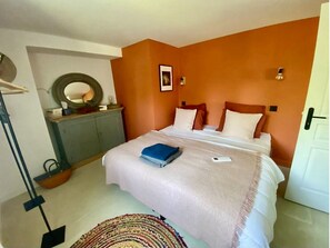 4 室のベッドルーム、アイロン / アイロン台、旅行用ベビーベッド、WiFi (無料)