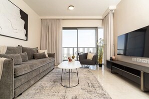 TV, offices - 1BDR Old City Views By Isrentals (Jerusalem)