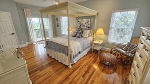 3 室のベッドルーム、アイロン / アイロン台、WiFi (無料)、ベッドシーツ