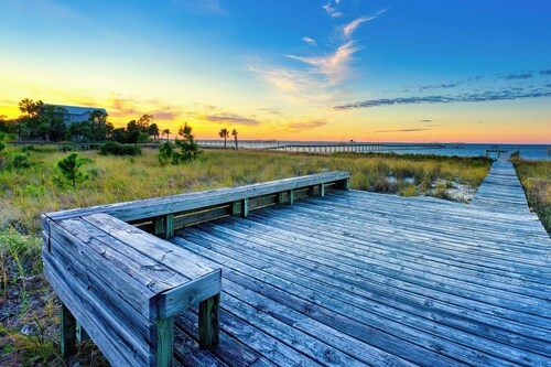 Waterfront! Easy Beach Access - 2 FREE BIKE RENTALS INCLUDED WITH YOUR STAY!