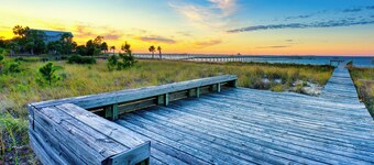 Waterfront! Easy Beach Access - 2 FREE BIKE RENTALS INCLUDED WITH YOUR STAY!