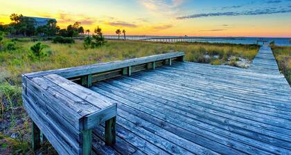 Waterfront! Easy Beach Access - 2 FREE BIKE RENTALS INCLUDED WITH YOUR STAY!