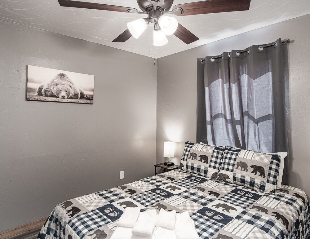 Bearly Behaving Pet Friendly, Wooded Views, Hot Tub! Ruidoso Vrbo