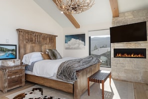 Cabin, 4 Bedrooms | 4 bedrooms, laptop workspace, iron/ironing board, free WiFi