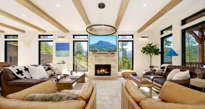 Ski Shores: The Chalet 3 Bedroom Cabin by RedAwning