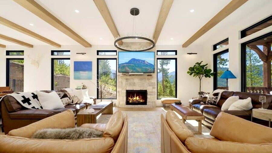 Ski Shores: The Chalet 3 Bedroom Cabin by RedAwning