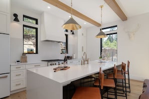 Cabane, 4 chambres | Cuisine privée | Réfrigérateur, four, cafetière/bouilloire, grille-pain