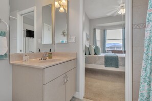 House, 3 Bedrooms | Bathroom