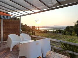 Superior Apartment, 1 Queen Bed with Sofa bed, Sea View, Mountainside | Terrace/patio