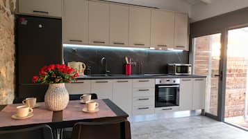 Superior Apartment, 1 Queen Bed with Sofa bed, Sea View, Mountainside | Private kitchen