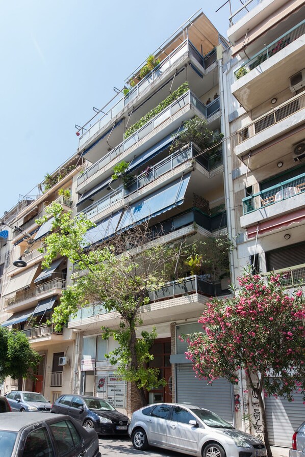 Vista frontal de la propiedad