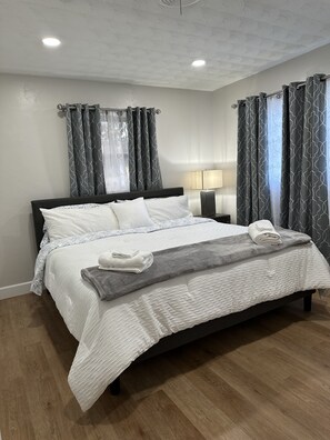 2 chambres, fer et planche à repasser, Wi-Fi, draps fournis