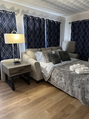 2 bedrooms, iron/ironing board, WiFi, bed sheets