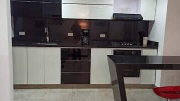 Cookware/dishes/utensils