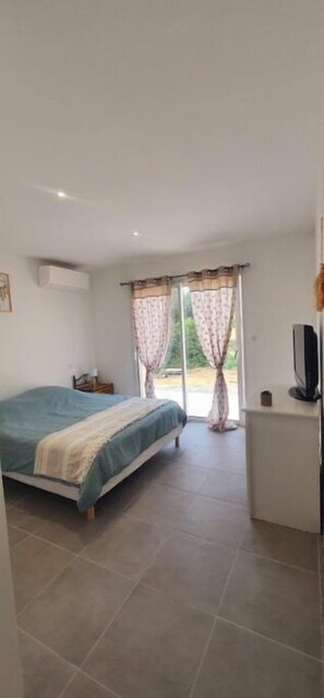 3 Schlafzimmer, Reisekinderbett, kostenloses WLAN, Bettwäsche