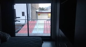 3 bedrooms, desk, WiFi