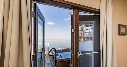 Lake front cabin w/hot tub & firepit, close to The Village at Pigeon Lake.