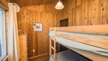 5 bedrooms, free WiFi, bed sheets