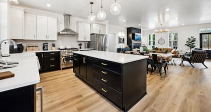 Walk to Northern Haus -Luxury - The Sister Bay Haus