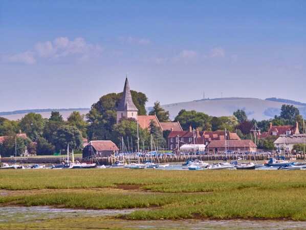 Marina - Charming Cottage with Garden - Pass the Keys (Chichester)