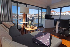 Smart TV - Hausboot in Boltenhagen (Boltenhagen)