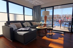 Smart TV - Hausboot in Boltenhagen (Boltenhagen)