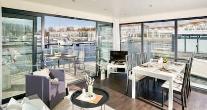 Hausboot in Boltenhagen