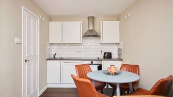 House (2 Bedrooms) | Private kitchen | Fridge, oven, electric kettle, ice maker