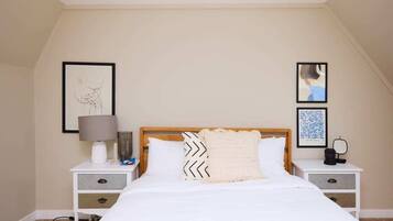 House (2 Bedrooms) | 2 bedrooms, laptop workspace, iron/ironing board, bed sheets