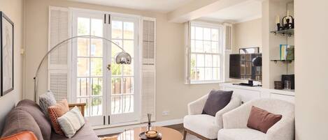 House (2 Bedrooms) | Living area