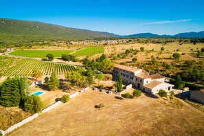 Exterior - Stylish duplex within an award-winning vineyard; shared pool; great location (Brissac)