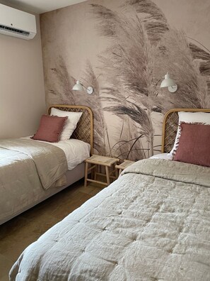2 bedrooms, iron/ironing board, travel cot, free WiFi - Stylish duplex on an award-winning vineyard; shared pool; close to the Cevennes (Brissac)