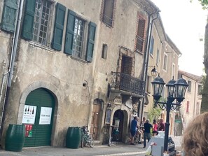 Exterior - Stylish duplex within an award-winning vineyard; shared pool; great location (Brissac)