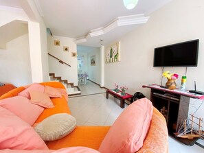 Living area - DUPLEX TOWNHOUSE - 2 BEDROOMS CENTER OF BOMBINHAS (Centro Bombinhas)