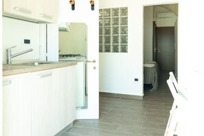 Traditional-Apartment | Eigene Küche | Großer Kühlschrank, Kochgeschirr/Geschirr/Besteck