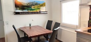 Dining - Cozy apartment with outdoor terrace + barbecue area between Taunus and Spessart (Schöneck)