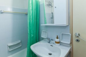 Apartment | Bathroom - Cozy Cute apt next to Agios Nikolaos (Athens)
