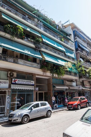 Front of property - Cozy Cute apt next to Agios Nikolaos (Athens)