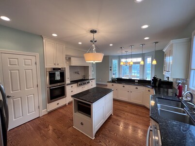 Lagom at the Lake - Large and Cozy lake front home. Quiet cove, beautiful views!