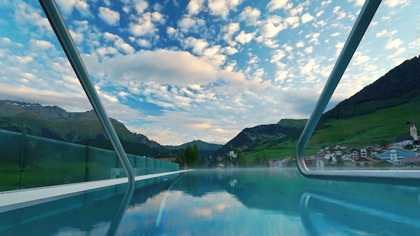 Indoor pool, outdoor pool, pool umbrellas, pool loungers - Mein Almhof Superior (Nauders)