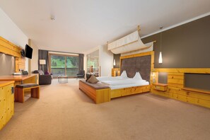 Suite – junior | Safe på rommet, blendingsgardiner, lydisolert og barnesenger